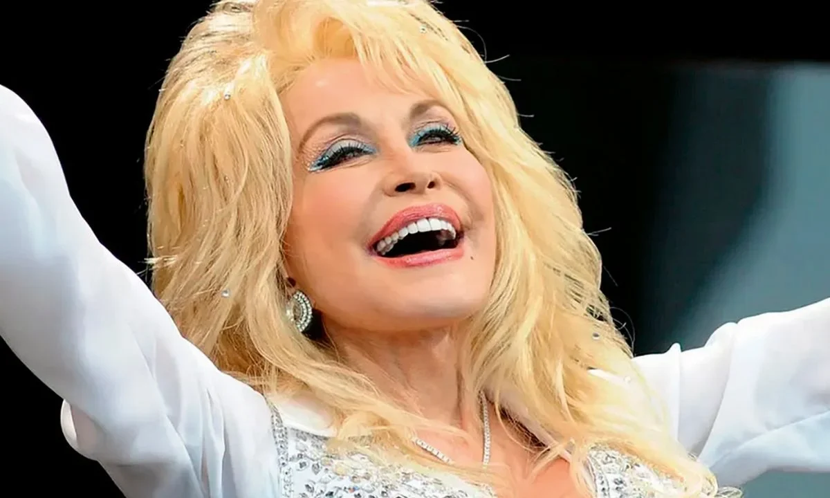Freida, la hermana de Dolly Parton, pidió a todos sus fans unirse en oraciones por la salud de la cantante, esto sabemos hasta ahora.