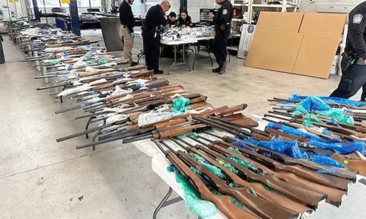 Ronald Johnson, embajador de EU en el país, informó que las autoridades norteamericanas incautaron 400 armas que pretendían enviar a México.