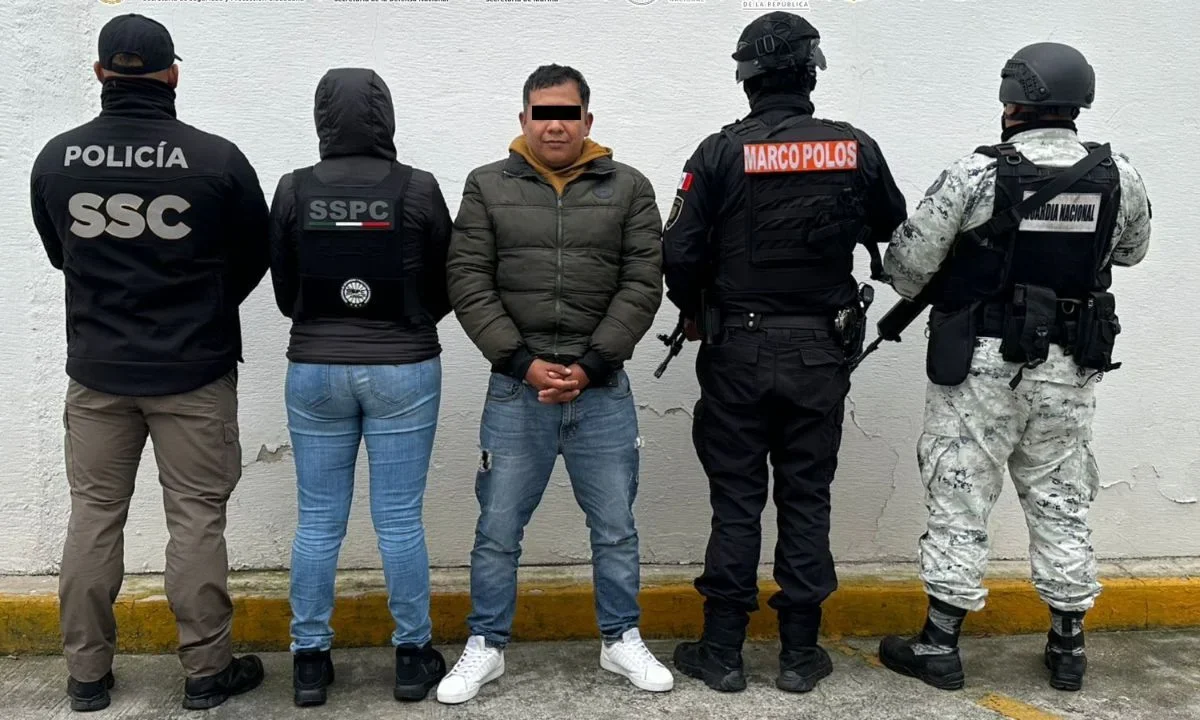 En Iztapalapa, el Gabinete de Seguridad y elementos de la SSC detuvieron a Erasmo Carlos "N", presunto integrante del grupo del "Güero Fresa".