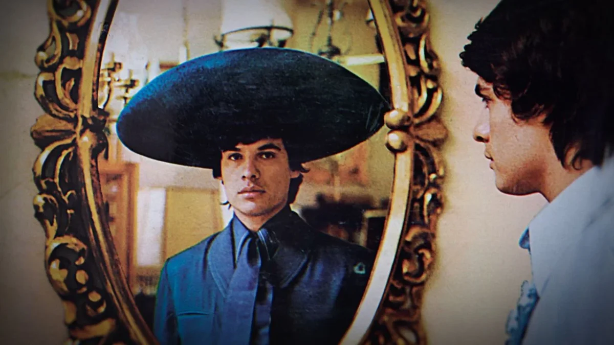 La serie documental no sólo muestra al ídolo musical Juan Gabriel, sino que incita a entender a Alberto Aguilera Valadez, la persona.