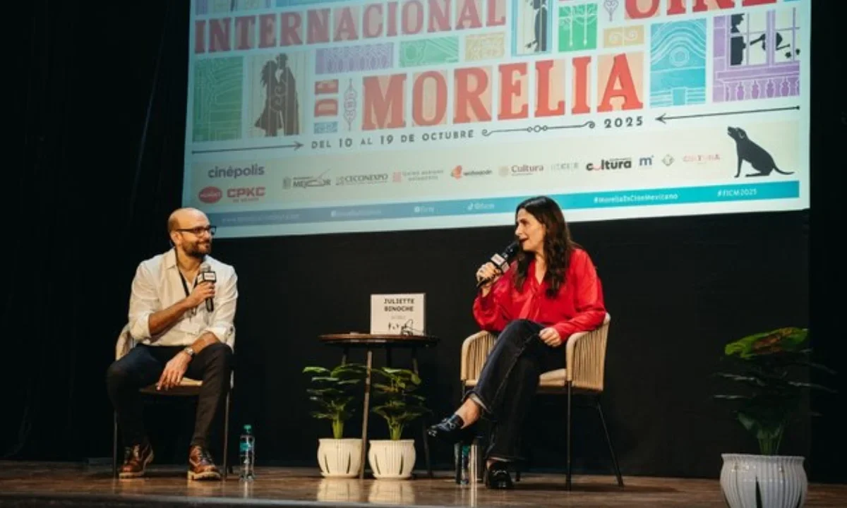 Juliette Binoche develó su butaca en Cinépolis Centro y agradeció al FICM por reconocer su carrera cinematográfica.