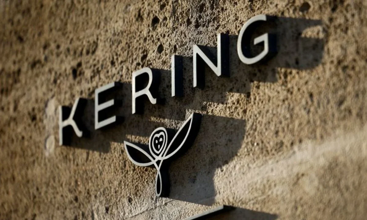El grupo francés de lujo Kering vendió su división de belleza a L'Oreal, así como el desarrollo de productos de belleza de Gucci.