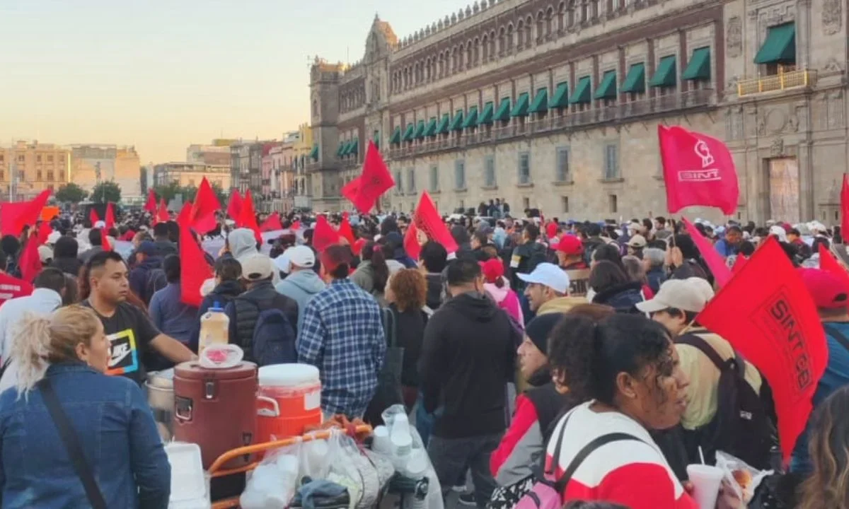 Concentración/movilización de profesores miembros del Frente Nacional de Sindicatos de Educación Media Superior