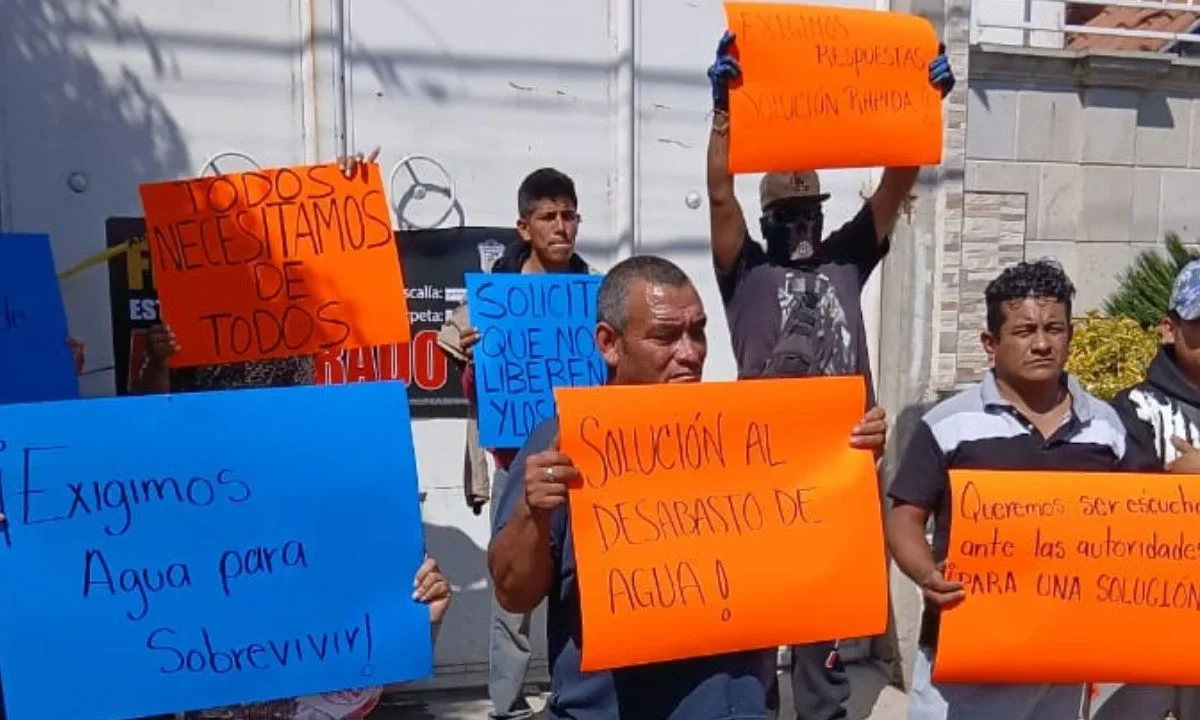 Propietarios de purificadoras de agua del oriente de Edomex, comenzaron a cerrar sus establecimientos por falta de suministro de agua.