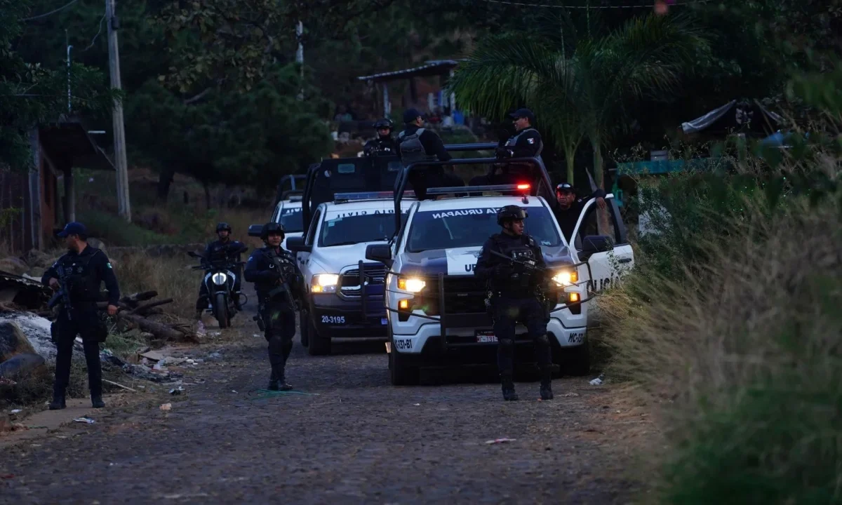 La Secretaría de Seguridad Pública de Michoacán reportó dos balaceras distintas que dejaron cuatro personas fallecidas y varios heridos.