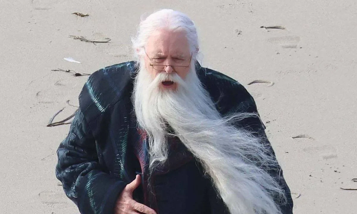 Revelan primer vistazo de John Lithgow como Albus Dumbledore