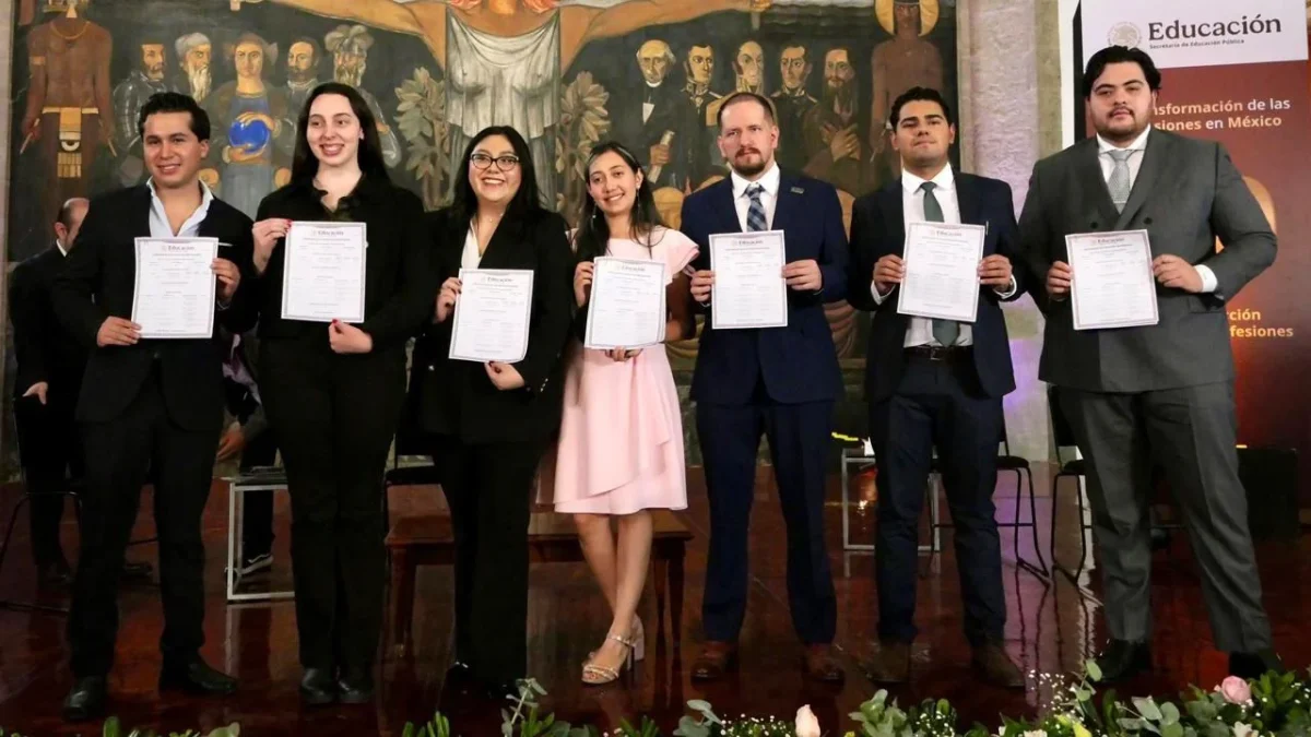 La SEP, a través de la Dirección General de Profesiones, anunció la implementación de la Constancia de Situación Profesional.