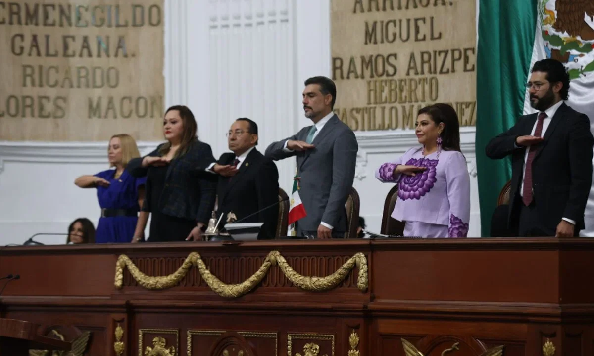 Ante legisladores, alcaldes e invitados especiales, la jefa de Gobierno, Clara Brugada, anunció la entrega de nuevas iniciativas de ley para mejorar la vida de mujeres.