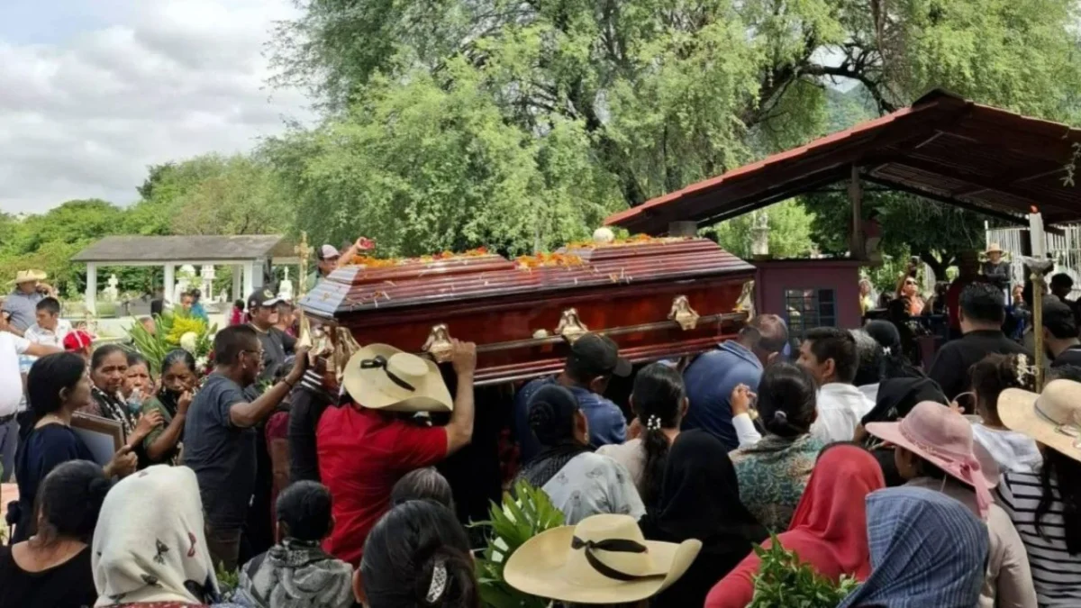 El párroco Bertoldo Pantaleón Estrada fue sepultado en su tierra natal Changata, en la región Tierra Caliente de Guerrero.