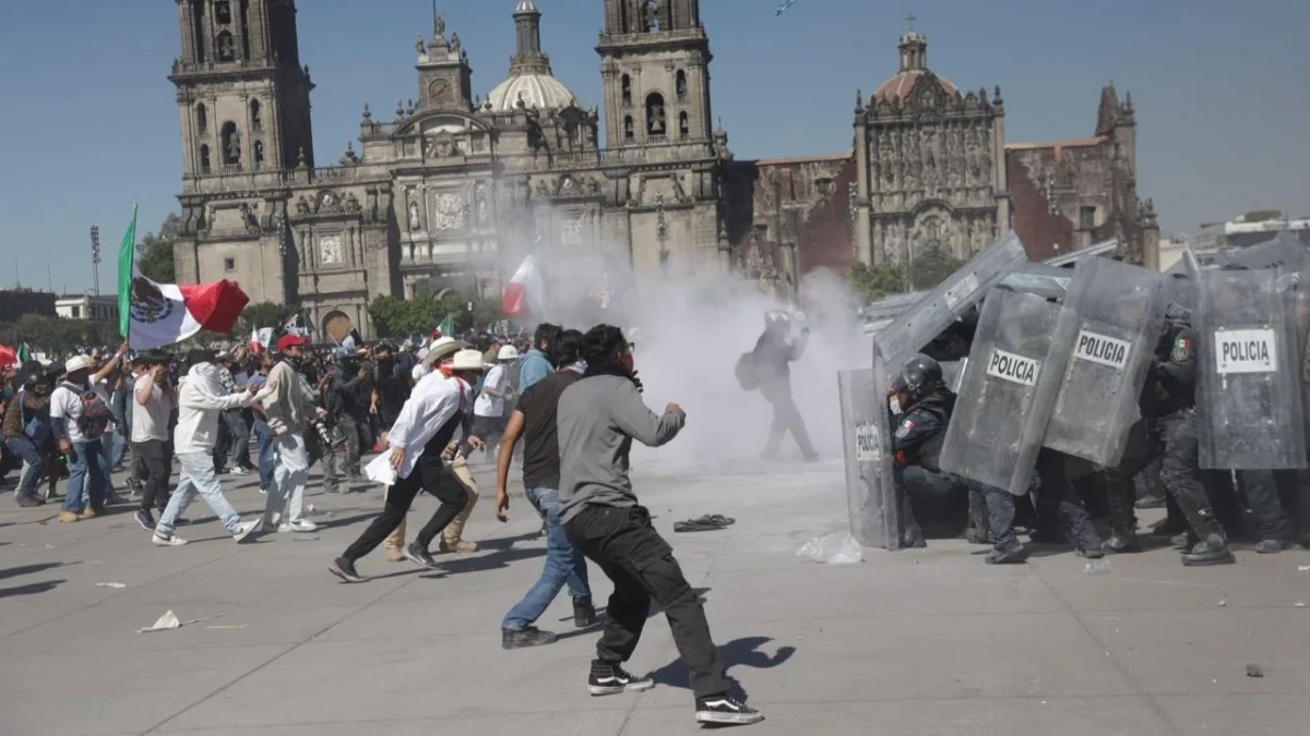 Pablo Vázquez informó que del saldo de 100 policías lesionados por la marcha Generación Z, solo cuatro requirieron traslado a un hospital.