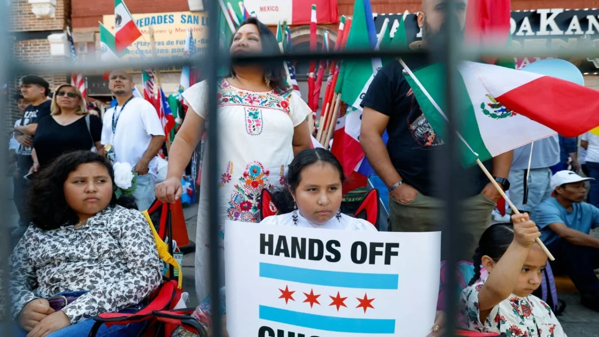 Vecindarios en Chicago desafían redadas de ICE