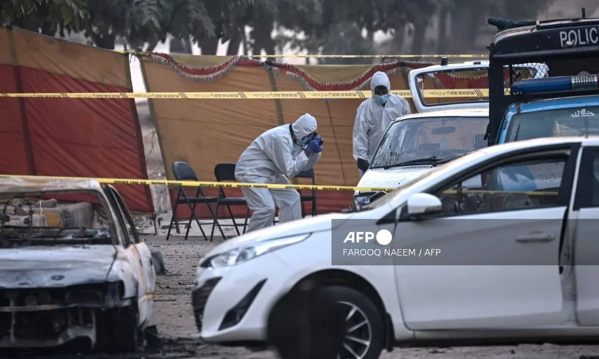 Al menos 12 personas murieron y 27 resultaron heridas frente a un tribunal de Islamabad, la capital de Pakistán, por un ataque suicida.