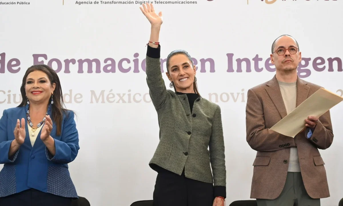 La presidenta Claudia Sheinbaum presentó el nuevo Centro Público de Formación en Inteligencia Artificial ante estudiantes del Tecnológico de Tláhuac.