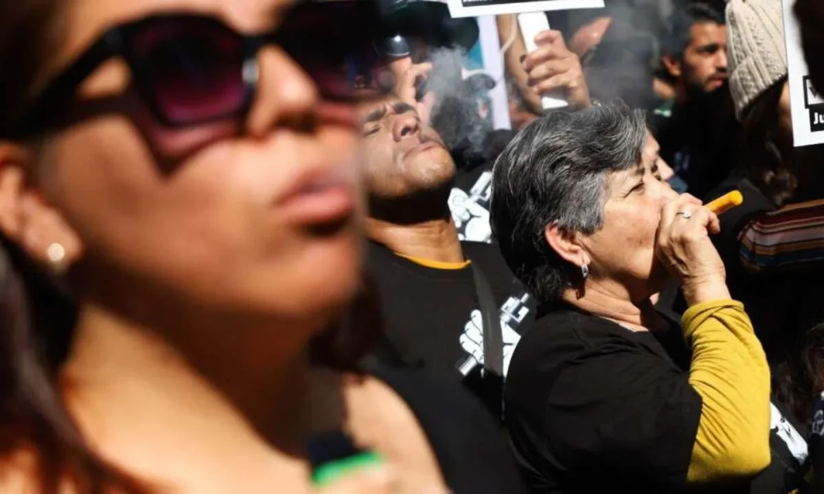 La Comisión de Salud avaló, en lo general y en lo particular, la prohibición total en vapeadores y cigarrillos electrónicos.