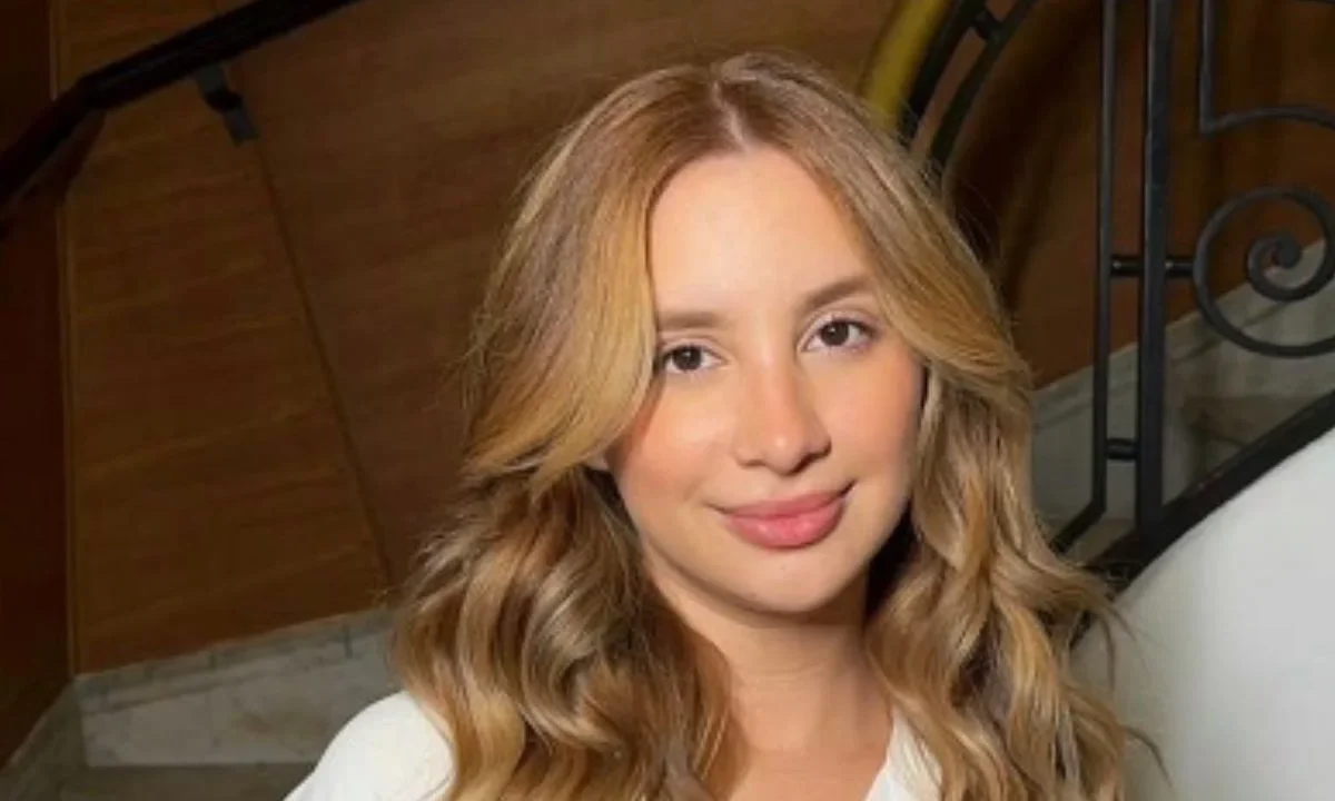 Bárbara Borges, influencer de 28 años de edad, perdió la vida al ser alcanzada por una bala perdida a bordo de un taxi.
