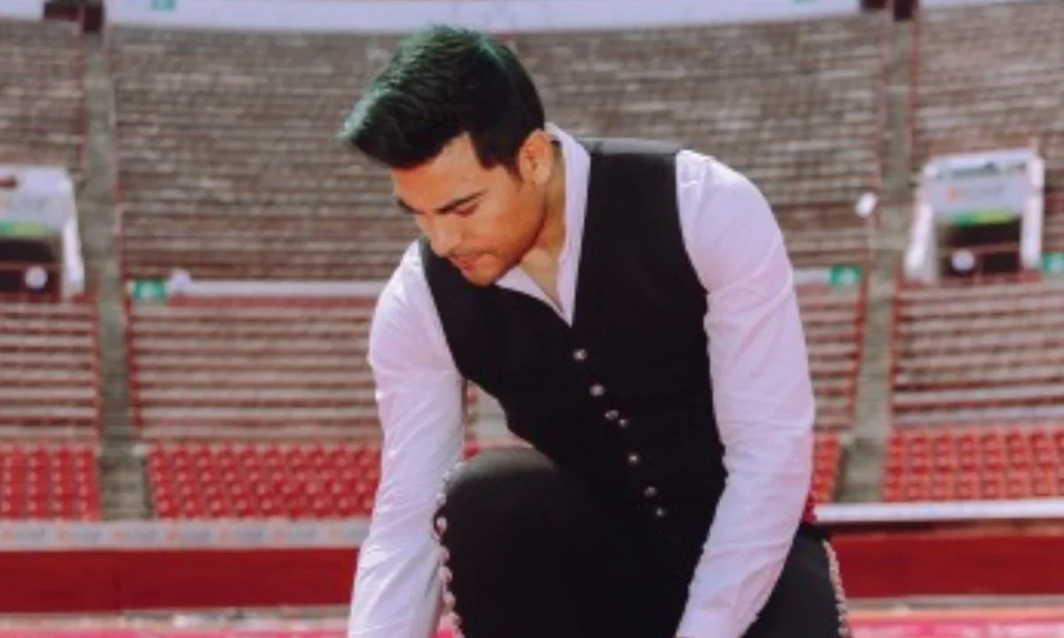 Carlos Rivera aprovechó la maestría de sus paisanos para darle mayor lucimiento al anuncio de su concierto en la Plaza de Toros 'La México'.
