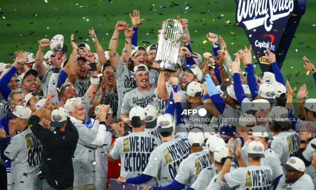 Los Dodgers ganan la Serie Mundial en un dramático juego que se resolvió en extra innings.