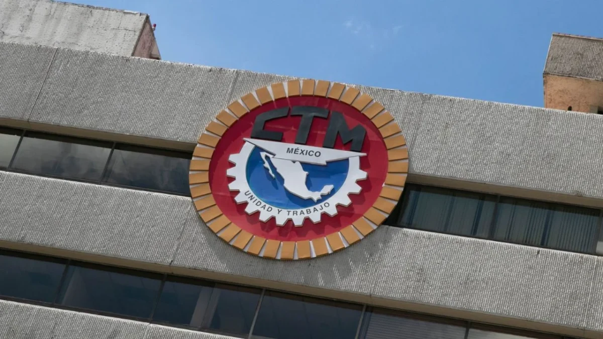 Trabajadores de la CTM y de la CATEM presentaron una denuncia en contra de Rafael Carvarín Ramírez, líder del Sindicato 20 de Noviembre.