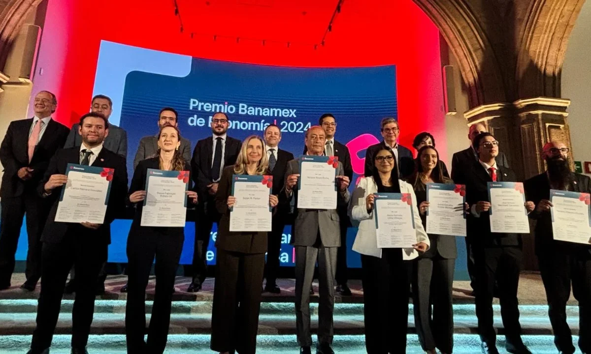 Banamex entregó su Premio de Economía 2024.