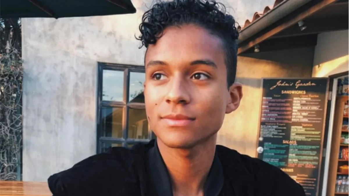 Jaafar Jackson interpretará a su tío Michael Jackson en la esperada película biográfica “Michael”, consolidando su camino en el entretenimiento.