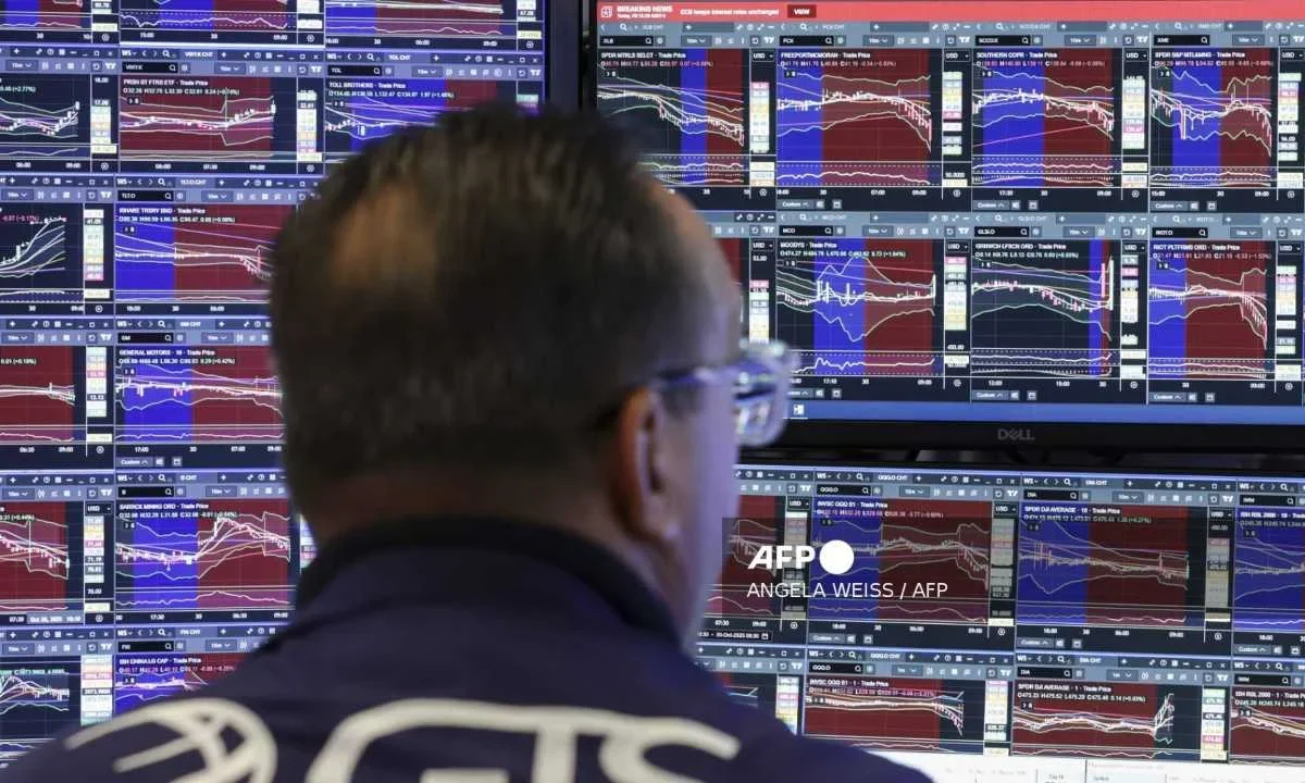 Mercados cierran con pérdidas ante señales de la Fed de que no habrá más recortes de tipos de interés durante 2025.
