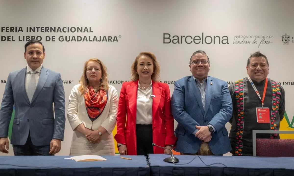 Las ministras Loretta Ortiz y Yasmín Esquivel, y el ministro Giovanni Figueroa, presentaron distintas obras jurídicas en el FIL Guadalajara.