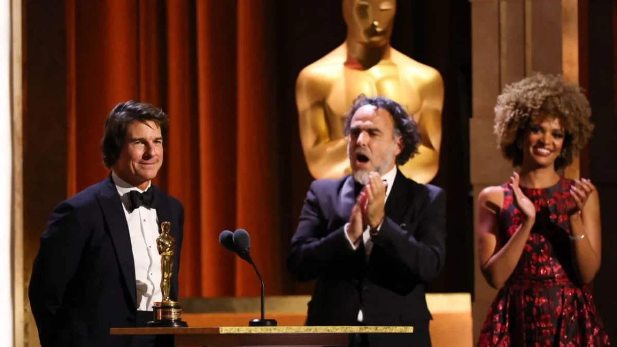 Tom Cruise recibe su primer Oscar honorario de manos de Alejandro González Iñárritu