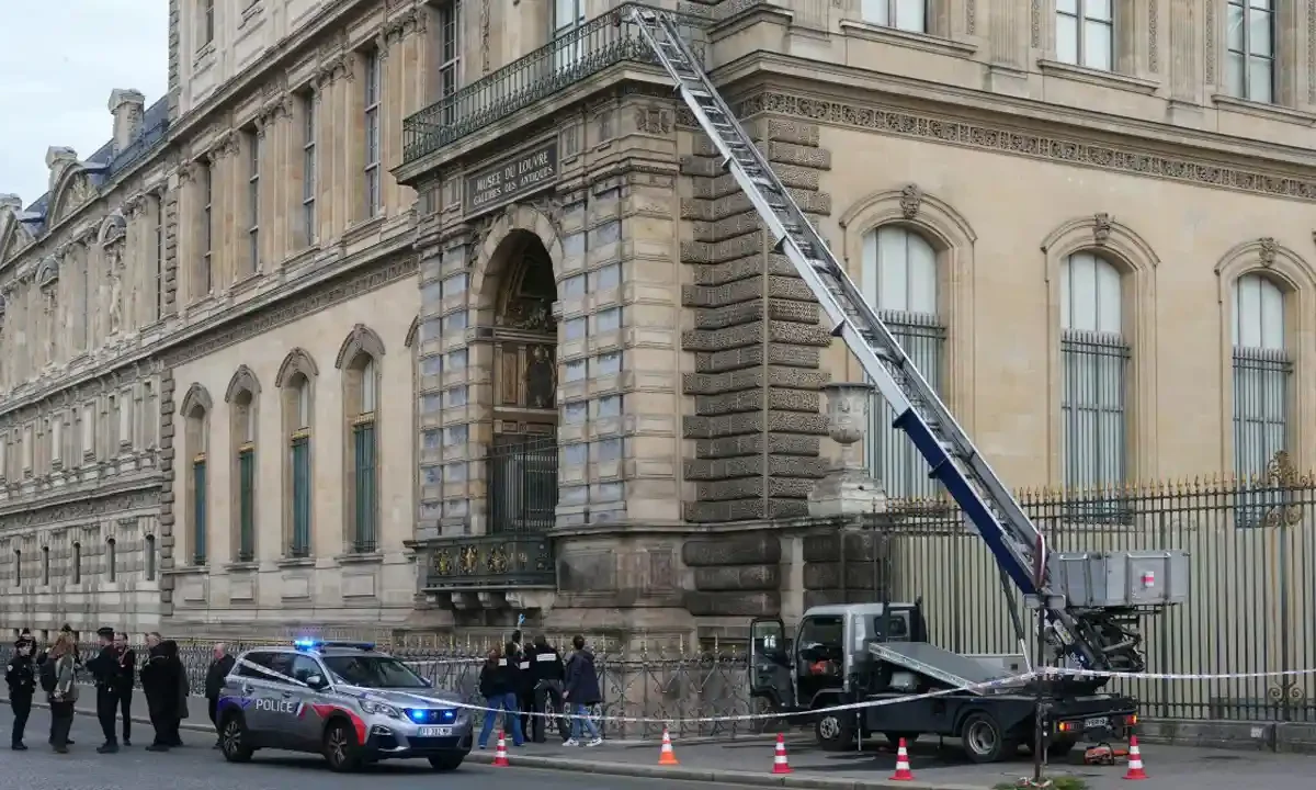 dos detenidos robo museo del Louvre