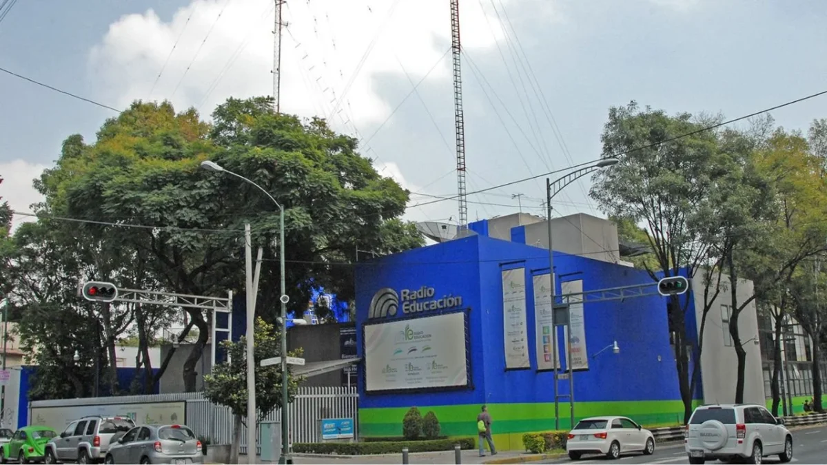 Celebran los 101 años de Radio Educación