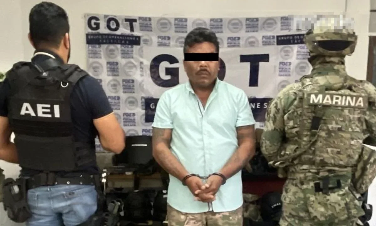Elementos de la Marina detuvieron a Carlos N, alias 'Cali' integrante de 'Los Cromo', grupo delictivo con operaciones en Oaxaca.