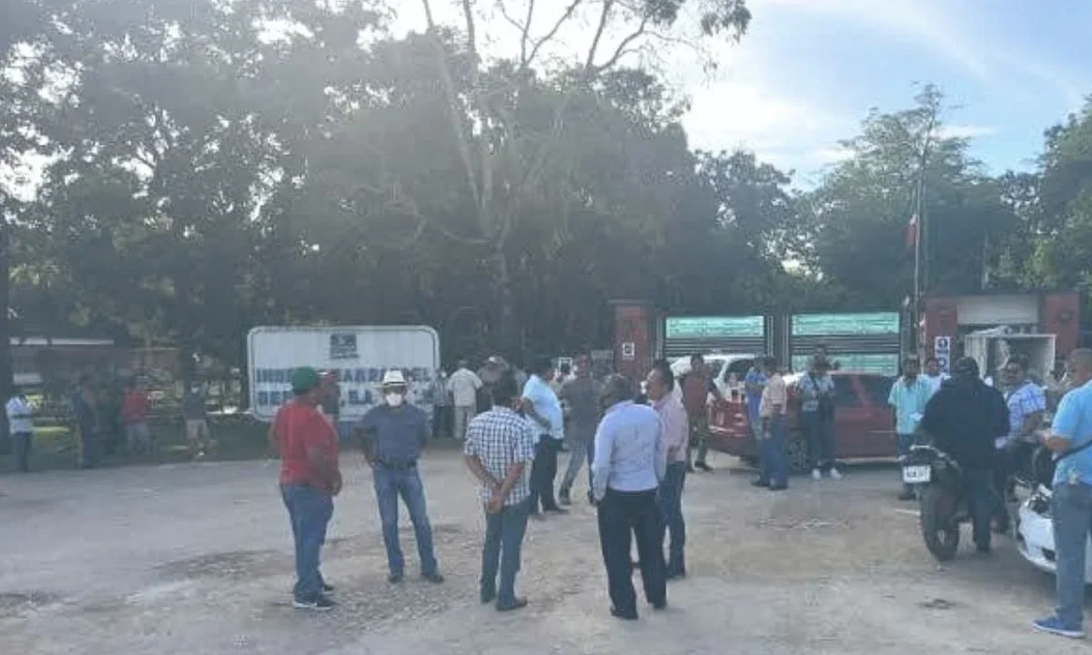 Cañeros bloquean ingenio en Q. Roo; acusan condiciones ‘injustas’