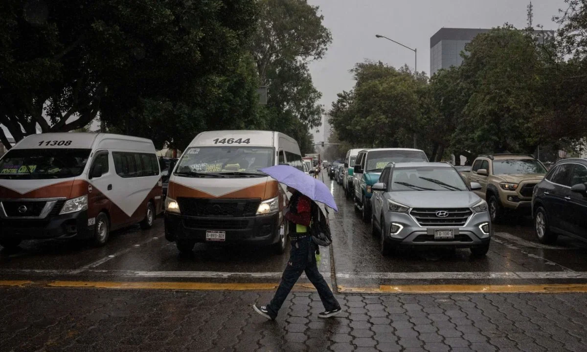 Las lluvias y bajas temperaturas continuarán en gran parte de México a causa del Frente Frío 19, conoce el reporte del clima hoy.