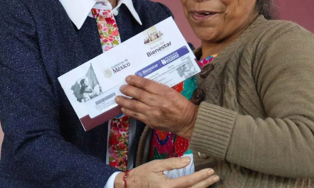 Si eres beneficiario de la Pensión Bienestar, aquí te decimos cuánto aumentará para el año 2026 y así puedas aprovecharlo al máximo.
