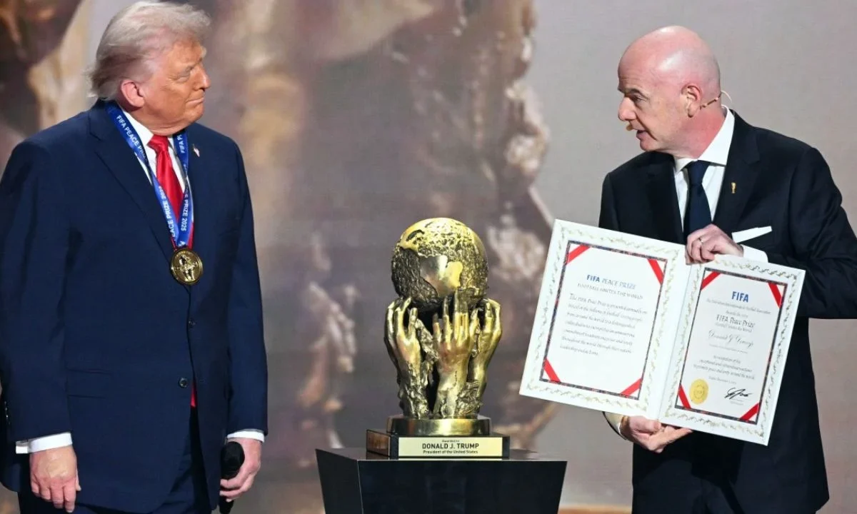 La FIFA creó y entregó su primer 'Premio de la Paz' al presidente de Estados Unidos, Donald Trump, por su liderazgo y esfuerzo en la materia.
