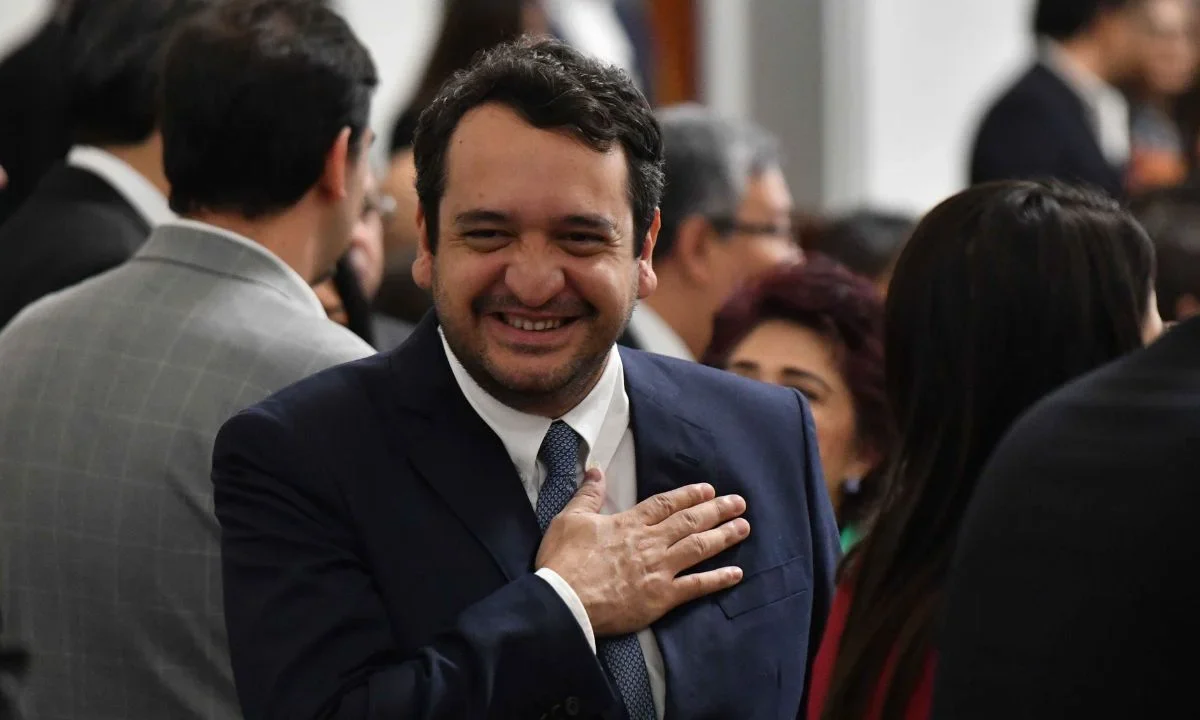 Los estatutos de Morena permiten a los dirigentes ganar más que la presidenta Claudia Sheinbaum.