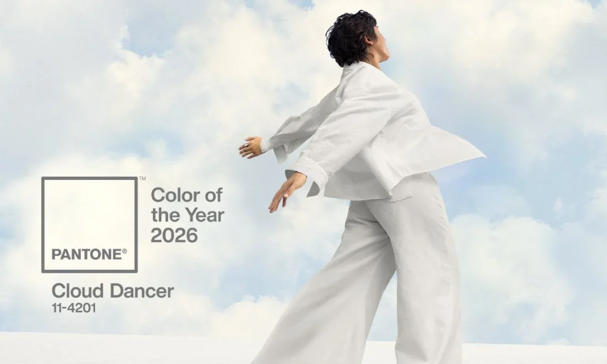 La tendencia está dictada, Pantone reveló que el Cloud Dancer será el protagonista como color del año 2026, con estilo limpio y monocromático.