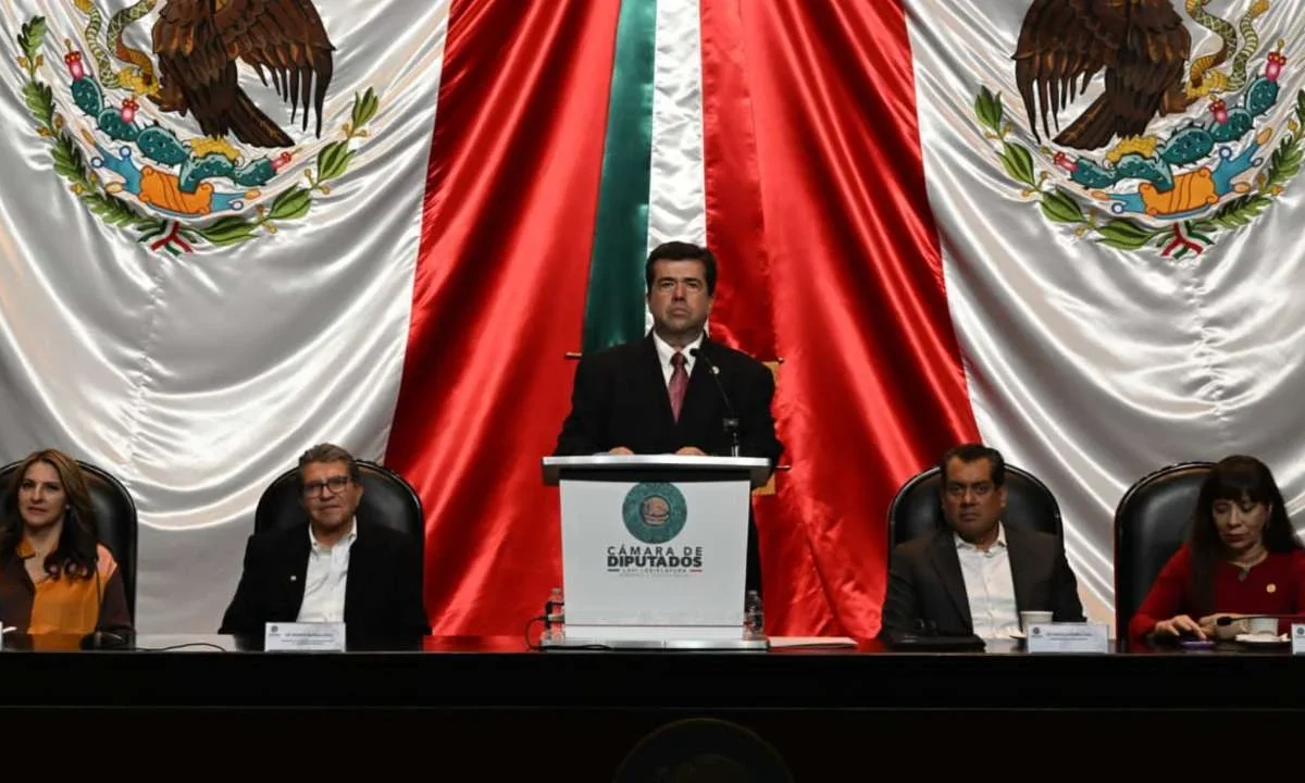 El diputado Pedro Haces realizó su primer informe legislativo en San Lázaro.
