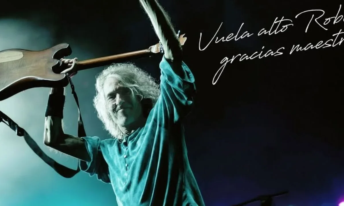Robe Iniesta, líder y vocalista de la popular banda española Extremoduro, fallecío este 10 de diciembre a los 63 años de edad.
