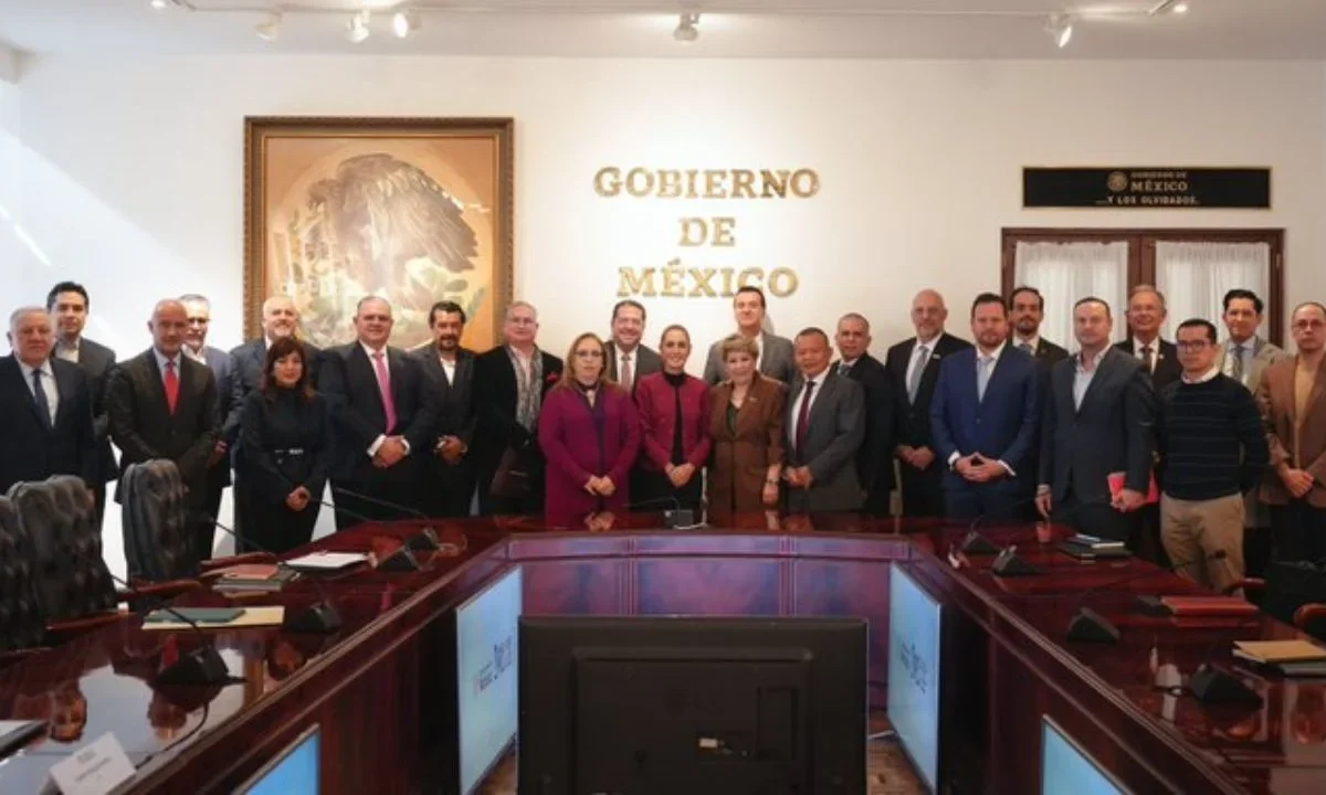 La presidenta Claudia Sheinbaum se reunió, por segunda ocasión, con empresas nacionales y extranjeras de carga que operan en el AIFA.