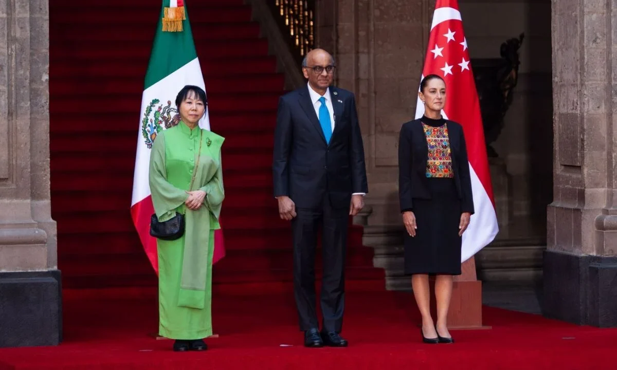 El presidente de Singapur, Tharman Shanmugaratnam, llegó a Palacio Nacional y fue recibido en el patio de honor por la presidenta Sheinbaum.