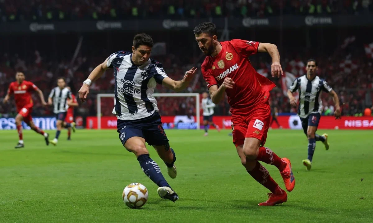 Toluca avanza a la final del futbol mexicano tras vencer a Monterrey 3-2 en el juego de vuelta de semifinales en el Nemesio Diez.