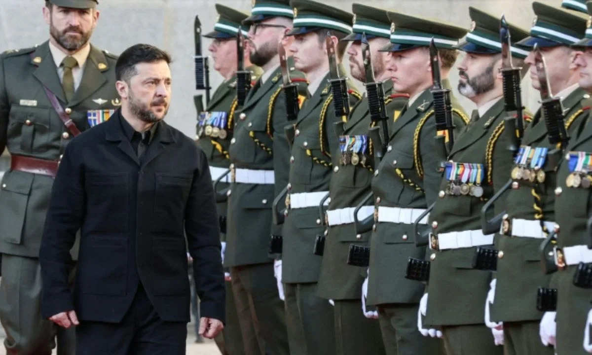 El presidente de Ucrania, Volodimir Zelenski, hizo un llamado este martes a poner fin a la guerra con Rusia, y no únicamente a un cese temporal de hostilidades, en una rueda de prensa durante su visita a Irlanda.
