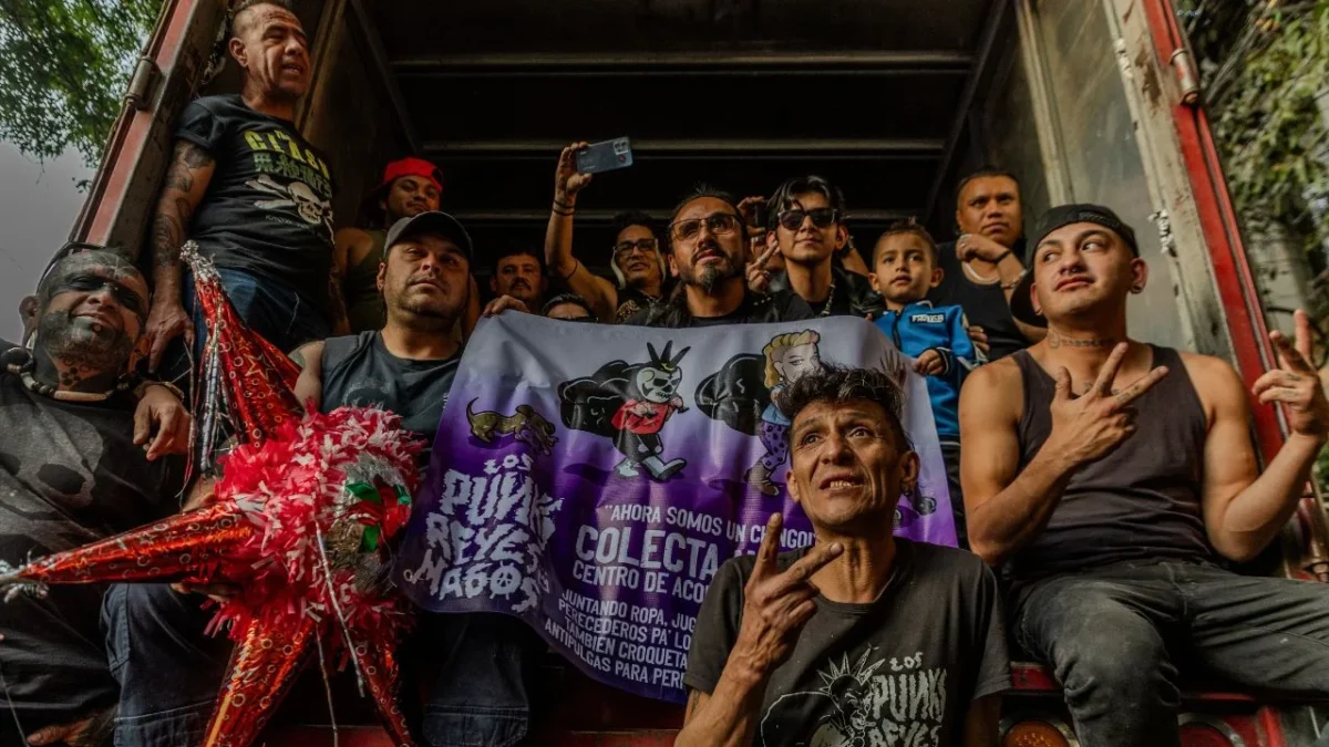 Los Punks Reyes Magos reparten ilusión en la CDMX