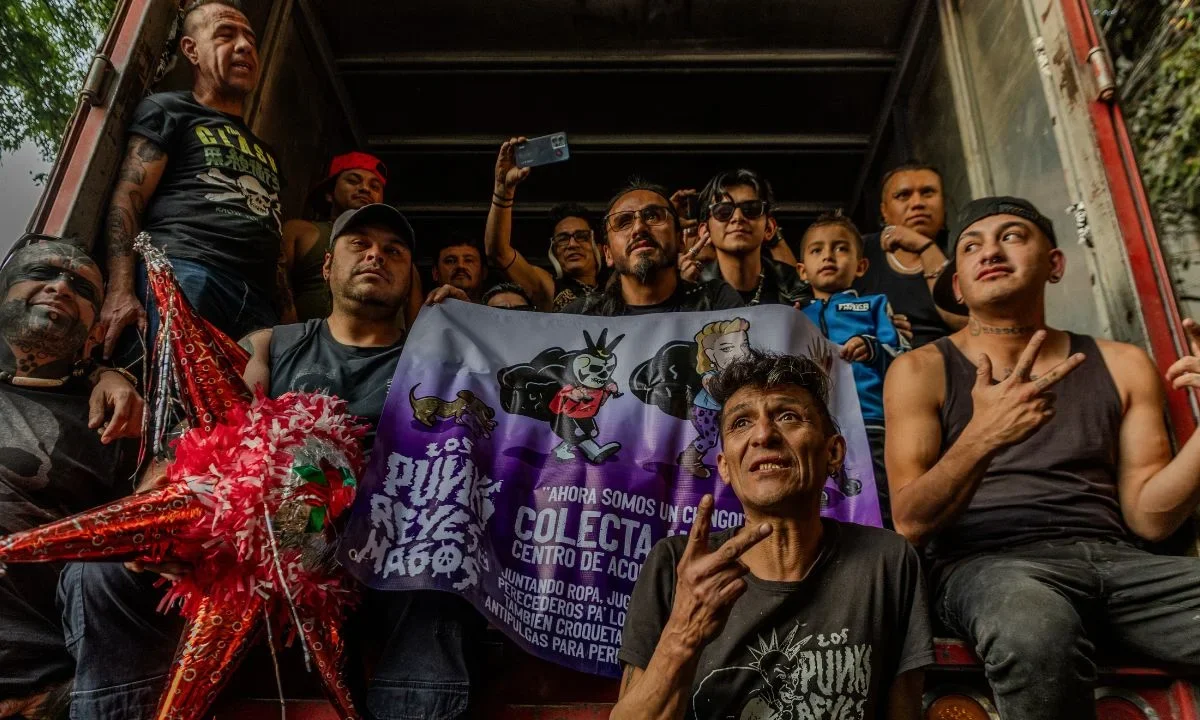 Los Punks Reyes Magos reparten ilusión en la CDMX