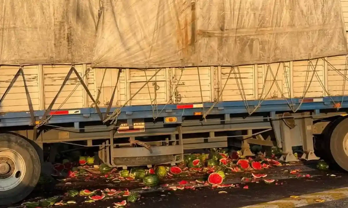 Tepotzotlán tráiler con 51 toneladas de sandía