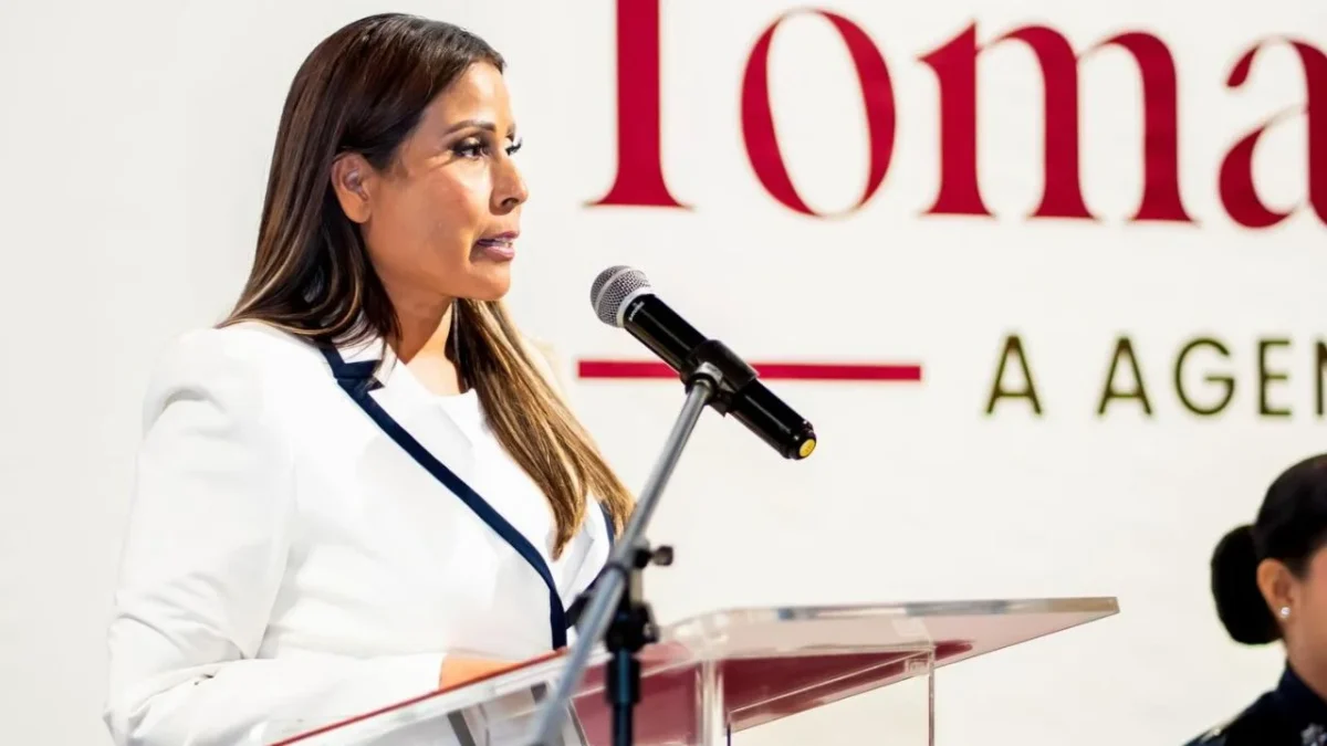 La alcaldesa de Ensenada, Claudia Josefina Agatón Muñiz.