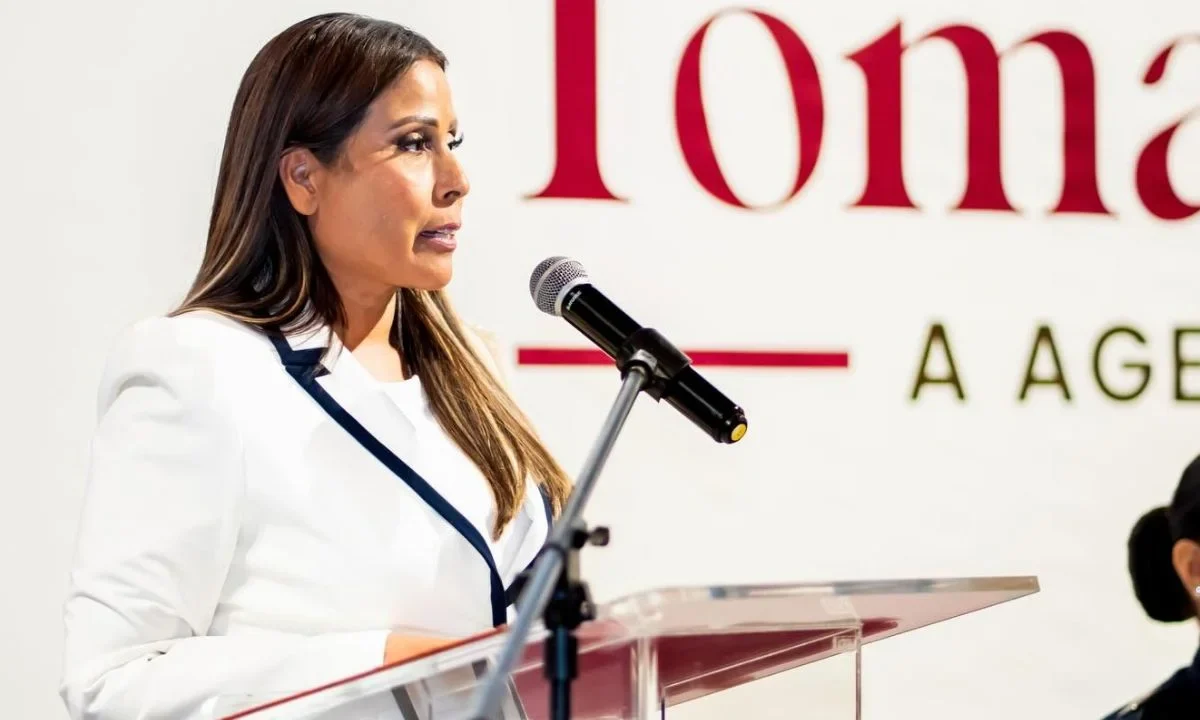 La alcaldesa de Ensenada, Claudia Josefina Agatón Muñiz.