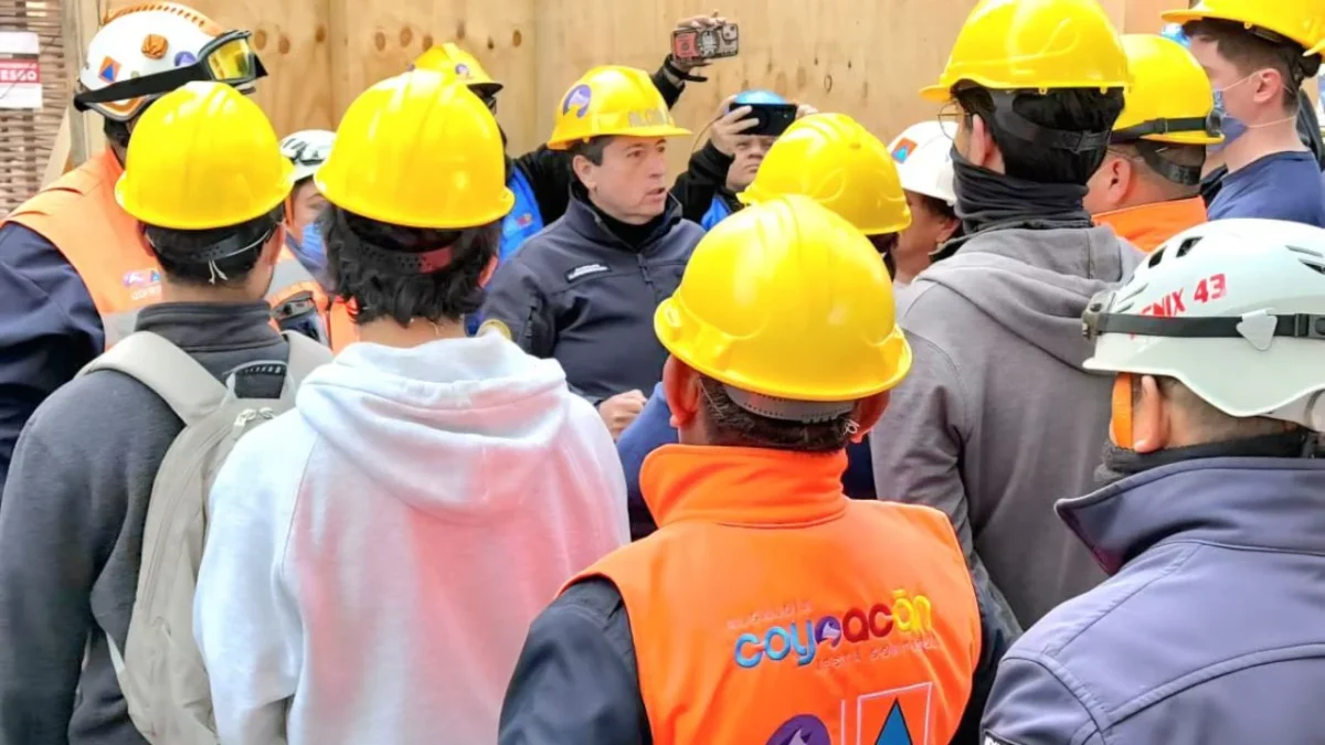 Familias afectadas por la explosión en Paseos de Taxqueña recuperan pertenencias con apoyo de autoridades capitalinas.
