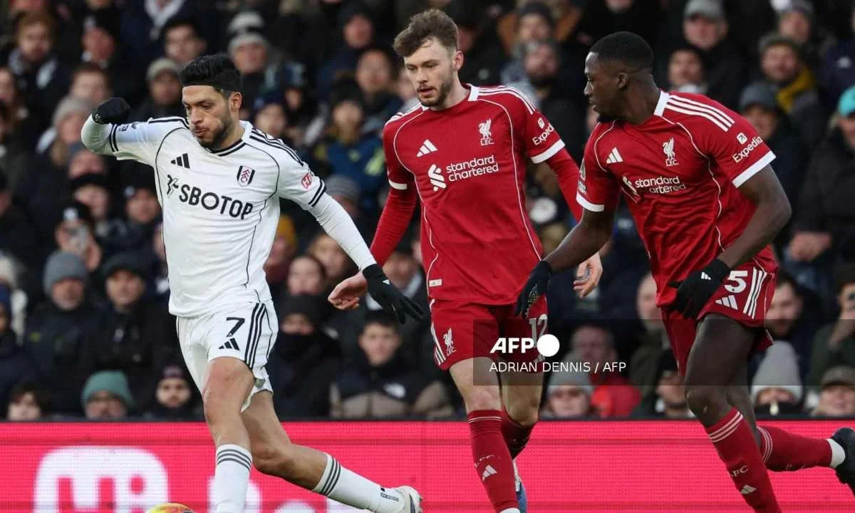 Con apoyo del mexicano Raúl Jiménez, Fulham empata con el Liverpool.