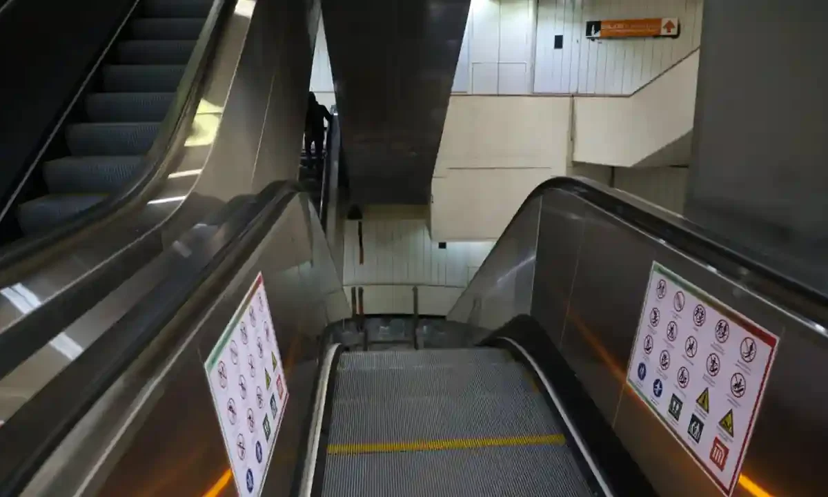escaleras eléctricas del Metro CDMX Clara Brugada